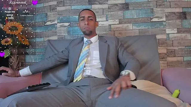 Snapshot of Paolo_johnson chatting on February 13, 3:39 am Paolo johnson online show from February 13, 3:39 am