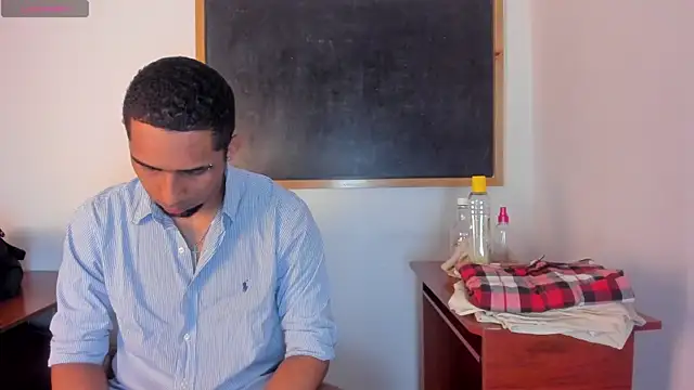 Snapshot of Paolo_johnson chatting on March 4, 3:33 am Paolo johnson online show from March 4, 3:33 am