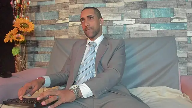 Snapshot of Paolo_johnson chatting on March 17, 10:49 am Paolo johnson online show from March 17, 10:49 am