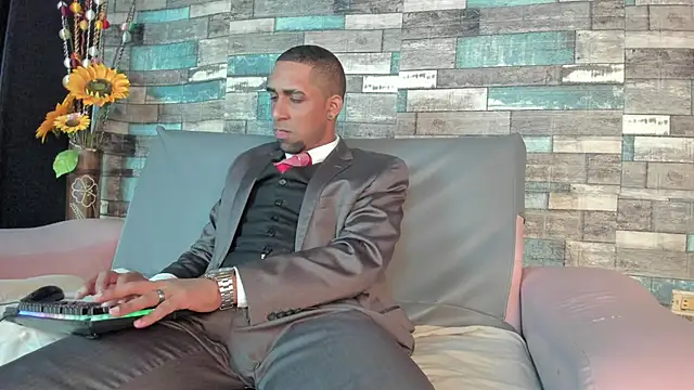 Snapshot of Paolo_johnson chatting on October 1, 5:24 am Paolo johnson online show from October 1, 5:24 am