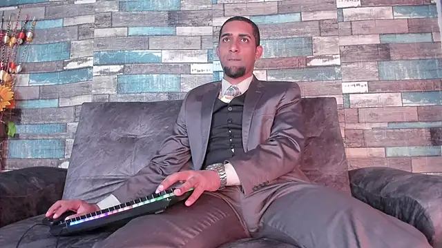 Snapshot of Paolo_johnson chatting on November 14, 11:53 am Paolo johnson online show from November 14, 11:53 am