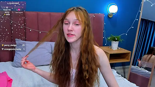 VanillaKelly online show from December 2, 4:42 am