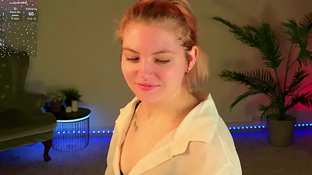 Snapshot of Lisa_Adam chatting on June 14, 6:10 pm Lisa Adam online show from June 14, 6:10 pm