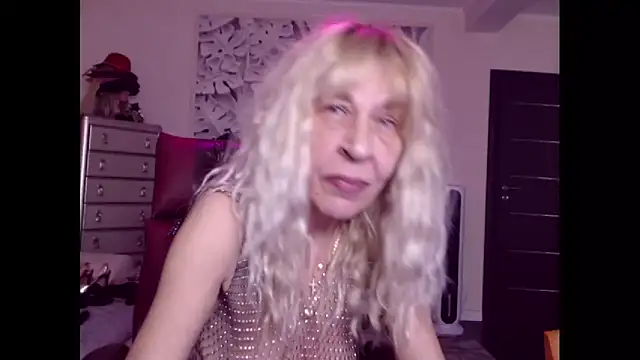 Snapshot of HornyMilf_555 chatting on October 9, 1:20 pm HornyMilf 555 online show from October 9, 1:20 pm