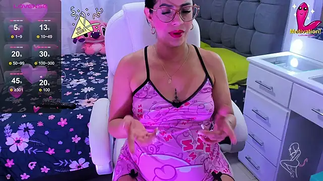 Snapshot of dahian_carter chatting on December 31, 11:53 am dahian carter online show from December 31, 11:53 am