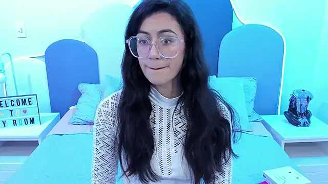 Snapshot of SophieGomez22 chatting on January 22, 11:45 am SophieGomez22 online show from January 22, 11:45 am