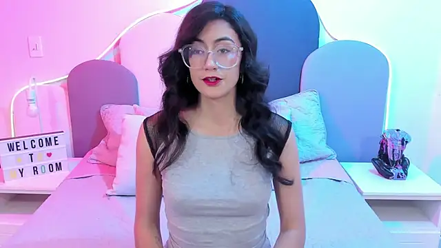 Snapshot of SophieGomez22 chatting on January 28, 11:17 am SophieGomez22 online show from January 28, 11:17 am