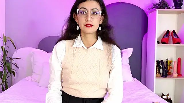 SophieGomez22 online show from June 6, 11:15 am