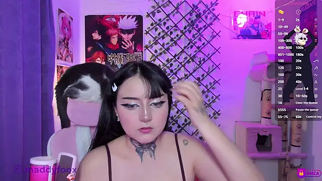 MaddyFooxx online show from May 2, 11:43 pm