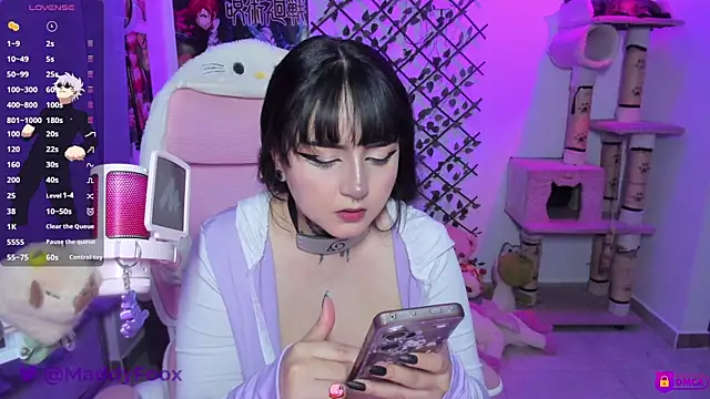 Snapshot of MaddyFooxx chatting on June 25, 11:42 pm MaddyFooxx online show from June 25, 11:42 pm