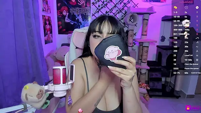 Snapshot of MaddyFooxx chatting on July 28, 12:51 am MaddyFooxx online show from July 28, 12:51 am