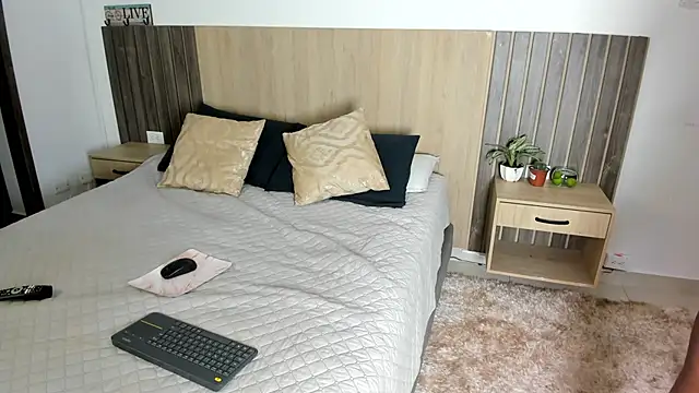 rebeca cortez  online show from February 3, 9:42 pm