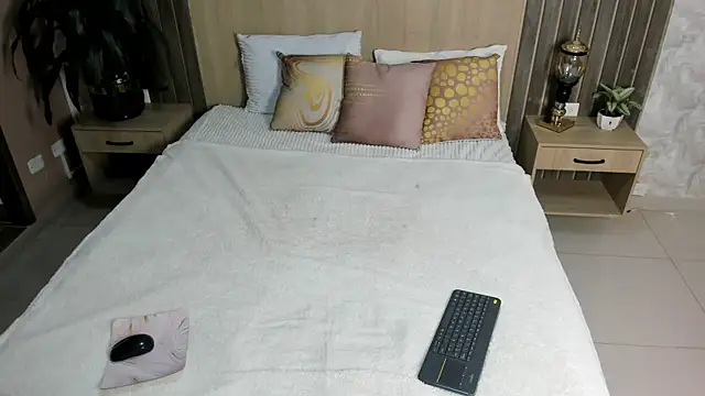 rebeca cortez  online show from June 26, 1:59 pm