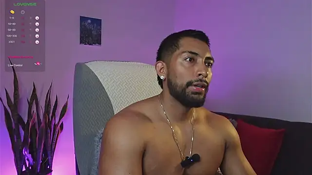 Snapshot of Couple_muscle1 chatting on May 25, 11:11 pm Couple muscle1 online show from May 25, 11:11 pm