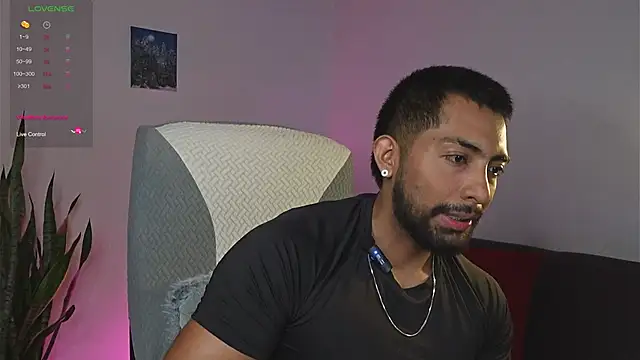 Snapshot of Couple_muscle1 chatting on May 28, 1:41 pm Couple muscle1 online show from May 28, 1:41 pm