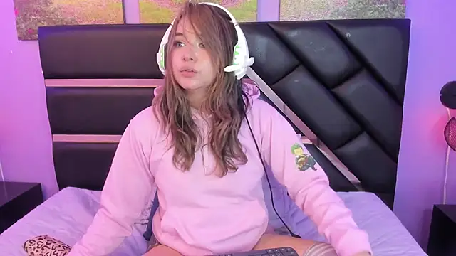 Snapshot of Annie_mone chatting on March 20, 8:40 pm Annie mone online show from March 20, 8:40 pm