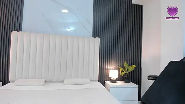 Madiee Rhea online show from February 25, 7:34 pm