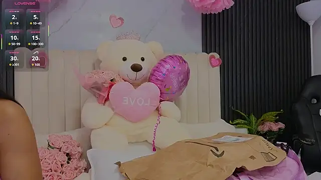 Madiee Rhea online show from April 27, 9:02 pm