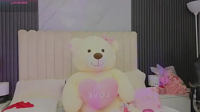 Madiee Rhea online show from June 12, 12:53 am