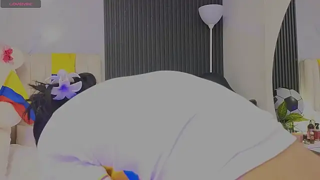 Snapshot of Madiee_Rhea chatting on July 7, 8:46 pm Madiee Rhea online show from July 7, 8:46 pm