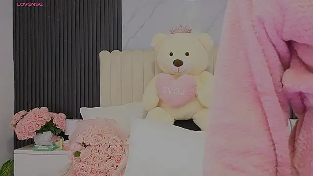 Snapshot of Madiee_Rhea chatting on July 22, 8:33 pm Madiee Rhea online show from July 22, 8:33 pm