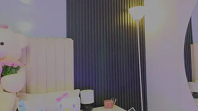 Snapshot of Madiee_Rhea chatting on July 28, 8:52 pm Madiee Rhea online show from July 28, 8:52 pm