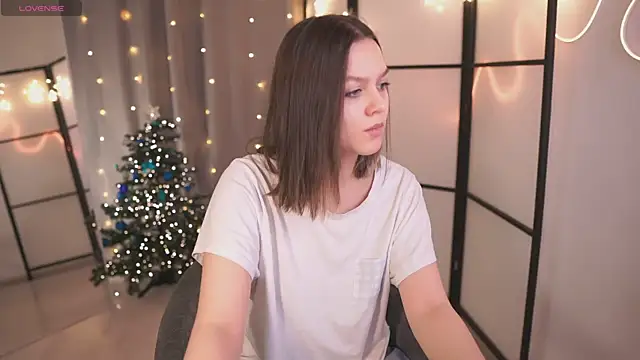 Addelin Moon online show from December 18, 4:17 pm