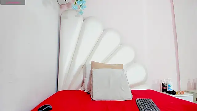 Lorena Hawkins online show from February 3, 1:40 pm