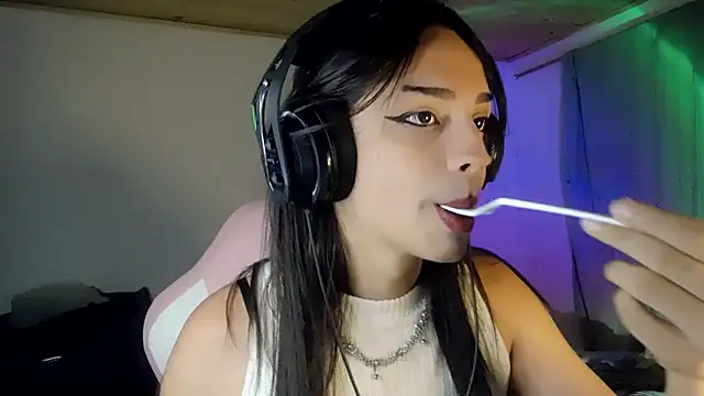 Snapshot of Dollbehavior_ chatting on January 15, 8:30 am Dollbehavior online show from January 15, 8:30 am