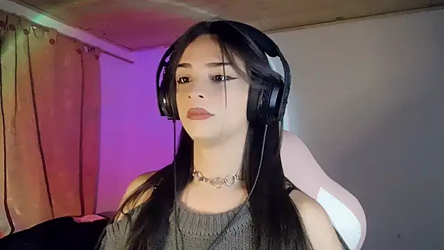 Snapshot of Dollbehavior_ chatting on February 4, 4:29 am Dollbehavior online show from February 4, 4:29 am