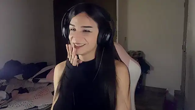 Snapshot of Dollbehavior_ chatting on April 3, 8:34 am Dollbehavior online show from April 3, 8:34 am