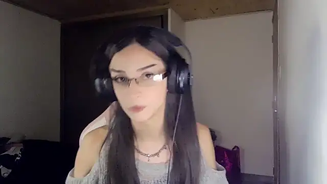 Snapshot of Dollbehavior_ chatting on April 7, 5:52 am Dollbehavior online show from April 7, 5:52 am