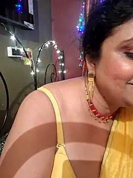 Snapshot of Maaya66 chatting on February 13, 10:11 pm Maaya66 online show from February 13, 10:11 pm