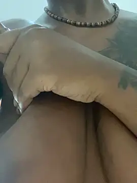 Snapshot of hotcoco28 chatting on January 18, 2:25 am hotcoco28 online show from January 18, 2:25 am