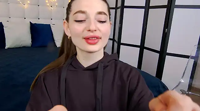 Snapshot of NicoleRosss chatting on February 14, 8:59 pm NicoleRosss online show from February 14, 8:59 pm