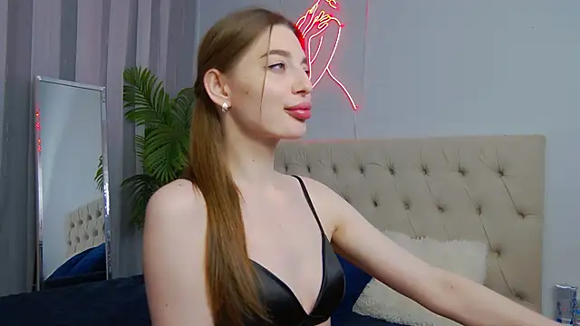 NicoleRosss online show from May 17, 1:18 pm