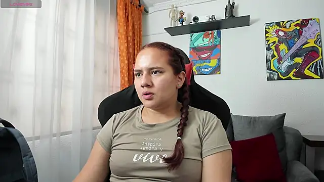 Lexyevans online show from October 26, 9:10 pm