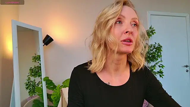 Snapshot of sexuallycorrecte chatting on March 8, 1:15 pm sexuallycorrecte online show from March 8, 1:15 pm