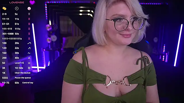 Snapshot of CoolTatis chatting on February 11, 2:35 pm CoolTatis online show from February 11, 2:35 pm