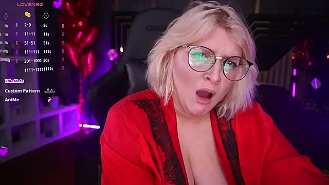 Snapshot of CoolTatis chatting on February 17, 2:04 pm CoolTatis online show from February 17, 2:04 pm