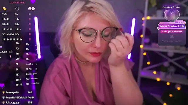 Snapshot of CoolTatis chatting on February 20, 11:32 pm CoolTatis online show from February 20, 11:32 pm