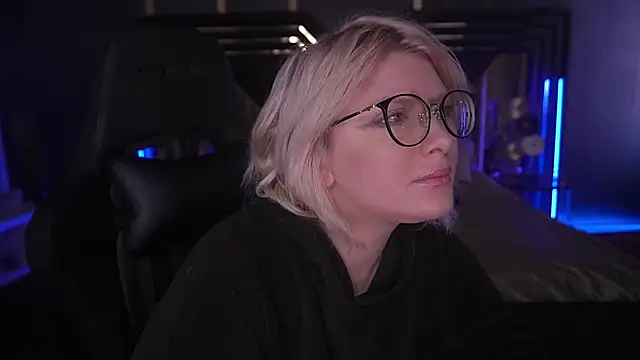 Snapshot of CoolTatis chatting on February 22, 8:50 am CoolTatis online show from February 22, 8:50 am