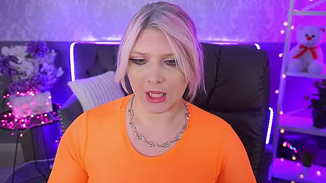 Snapshot of CoolTatis chatting on November 3, 2:29 pm CoolTatis online show from November 3, 2:29 pm