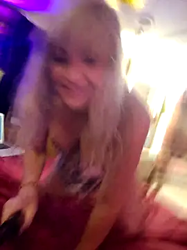 annika lately online show from April 29, 8:04 pm