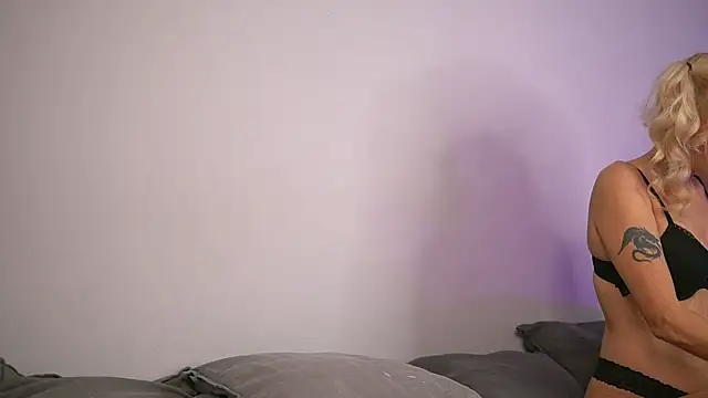 BritneyHudson online show from October 20, 3:40 am