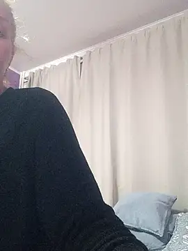 BritneyHudson online show from December 4, 8:34 am