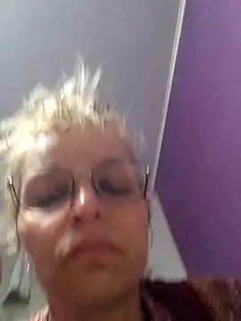 BritneyHudson online show from May 1, 12:59 am
