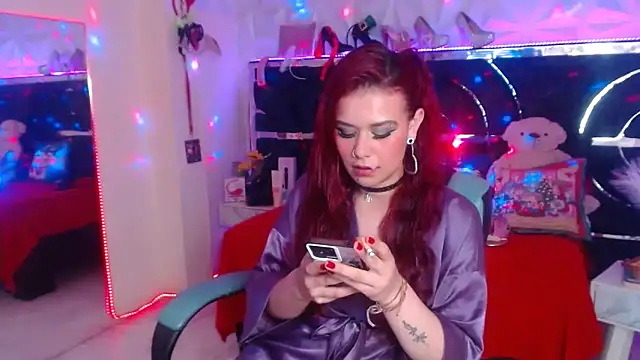 Snapshot of red_moon_2 chatting on November 13, 11:14 pm red moon 2 online show from November 13, 11:14 pm