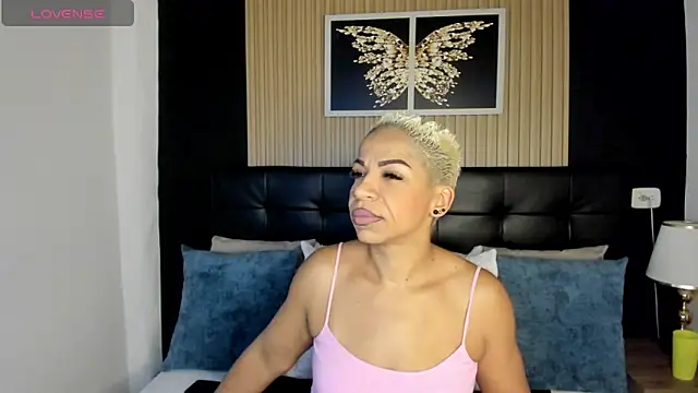 Snapshot of summer_night_ chatting on February 2, 3:21 am summer night online show from February 2, 3:21 am