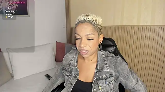 Snapshot of summer_night_ chatting on November 24, 11:32 am summer night online show from November 24, 11:32 am